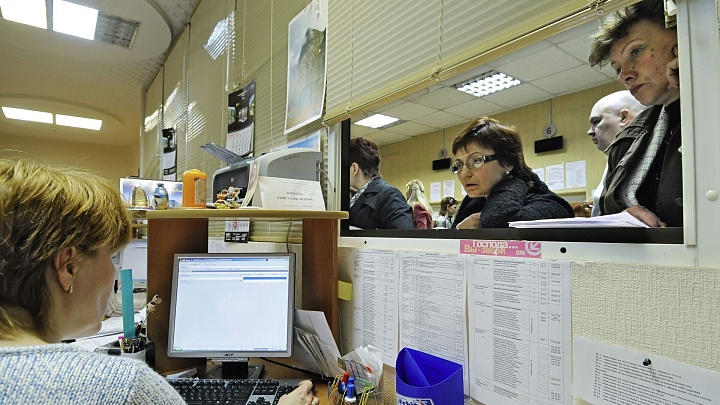 ФНС объяснила, почему изменились суммы в налоговых уведомлениях россиян