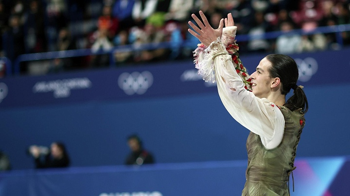 Российские болельщики рассказали, что передадут Гуменнику на лед