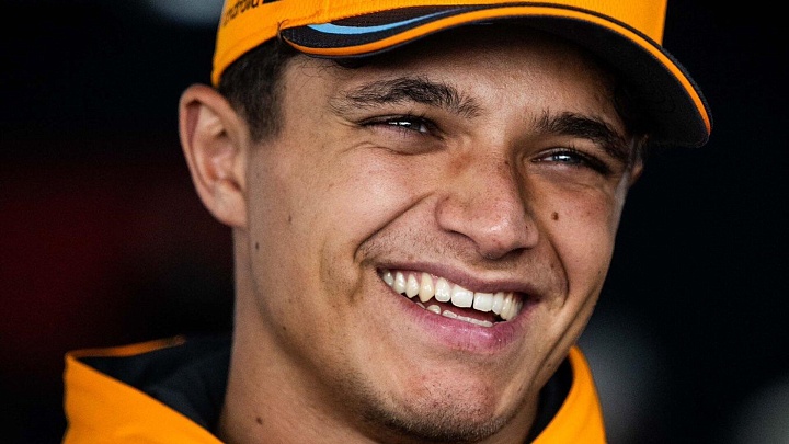 Норрис стал лучшим в первой практике последнего этапа "Формулы-1"