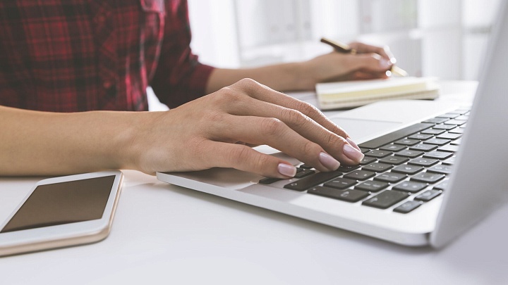 Монах призвал бизнес дать возможность не работать в воскресенье