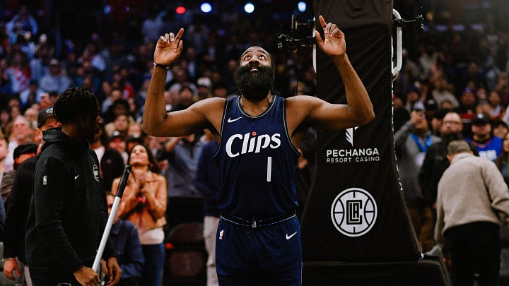 "Клипперс" благодаря 36 очкам Хардена обыграли "Вашингтон" в матче НБА