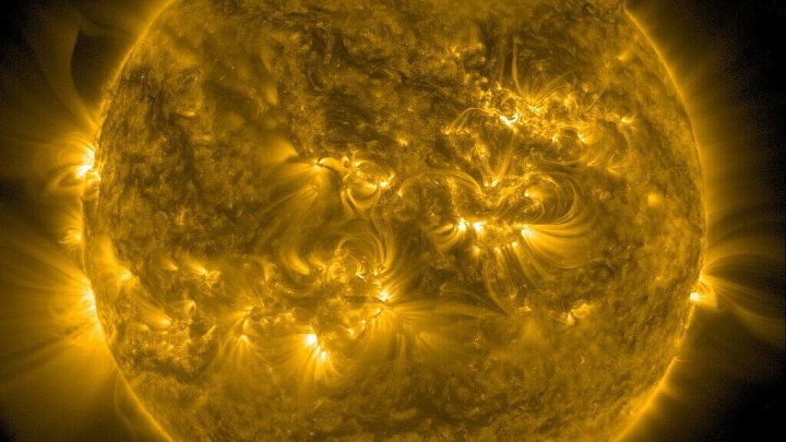 Солнце копит энергию для супервзрыва, предположили ученые